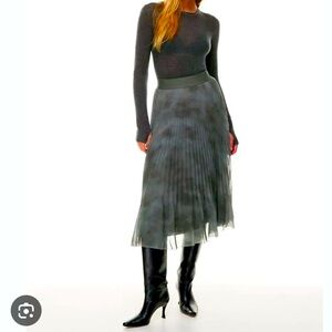 NEW ARITZIA New Twirl Coal Grey Elegant Pleated Skirt Size S|P